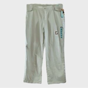 819 10/$50🏄🏻‍♀️ NEW! Lee Short Relaxed Fit at the Waist Straight Leg Pants